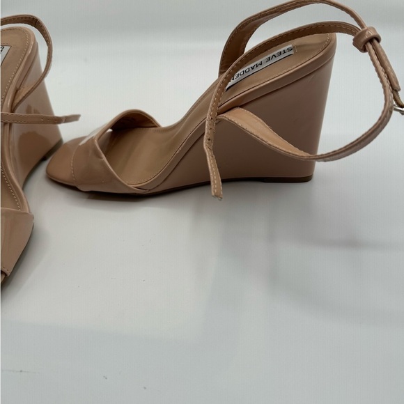 Steve Madden Shapely Wedge Sandal In Tan Patent (Cream)- Reemoly never worn - Picture 5 of 5
